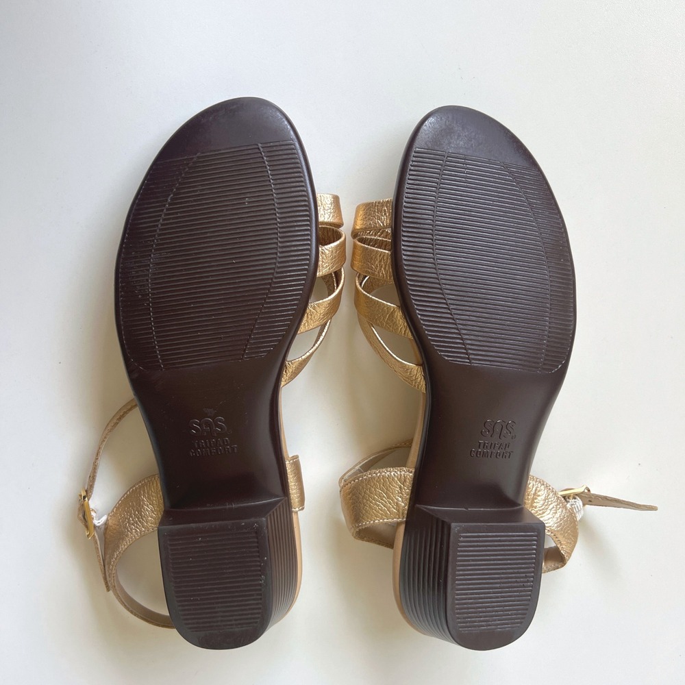 SAS Gold Metallic Leather Comfort Sandals Low Heel Women's Size 7W - Picture 9 of 10